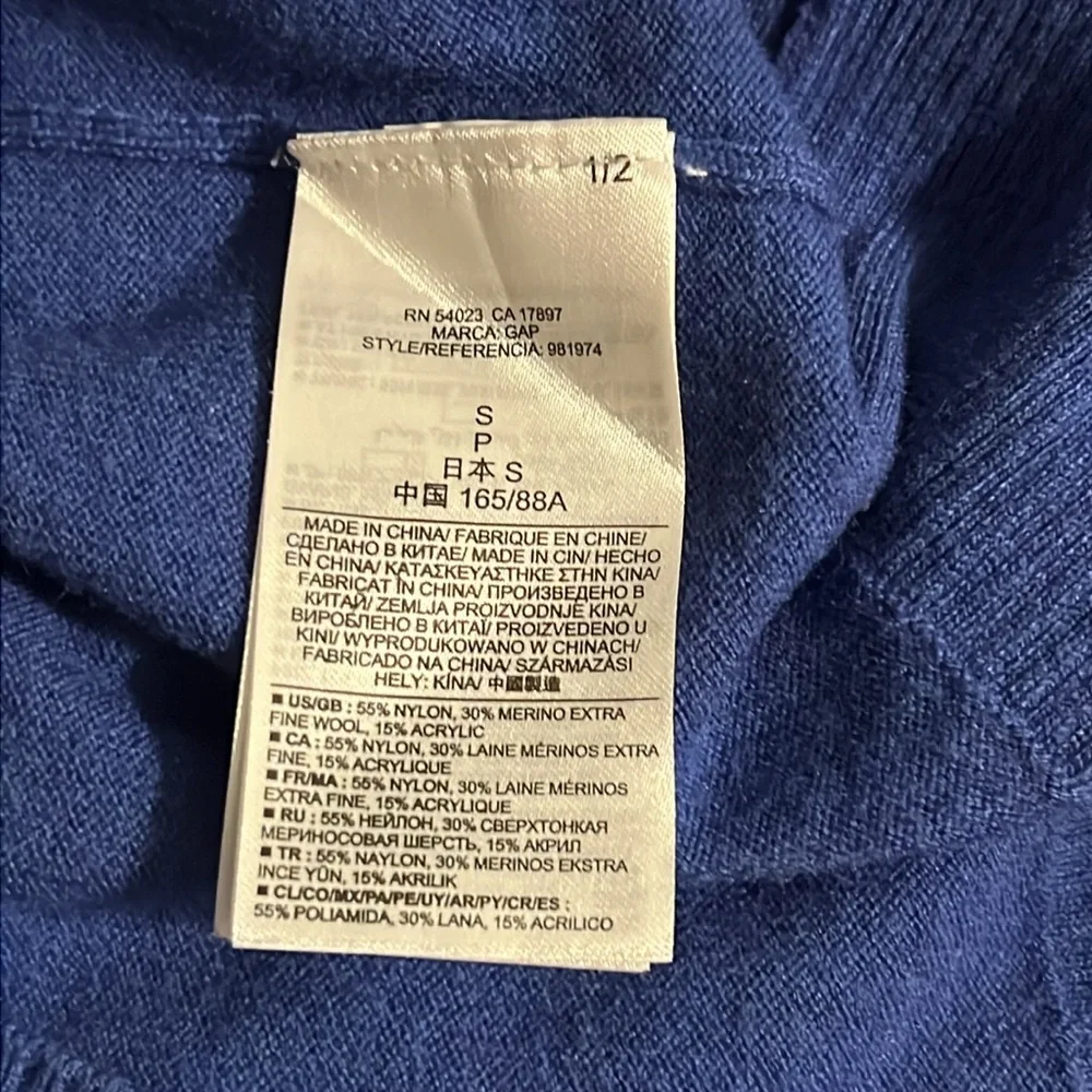 NWOT | V•Neck Sweater | Gap | 30% Extra Fine Merino Wool | Small - Picture 4 of 5